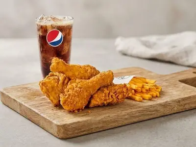 9 MCX + frites + 2 sauces + 2 salades de chou + 3 Pepsi